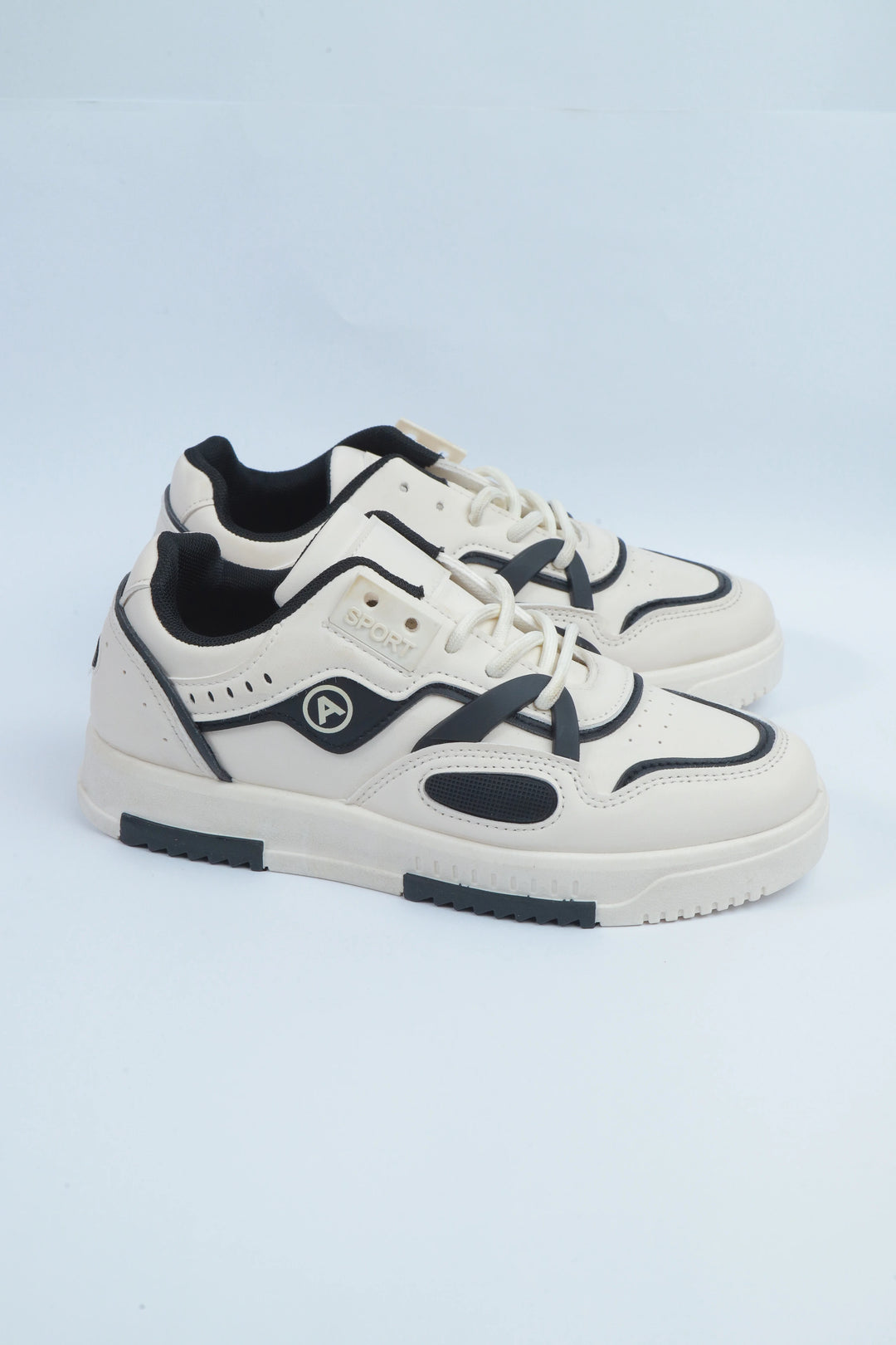 White/Black Fashion Comfort Sneakers